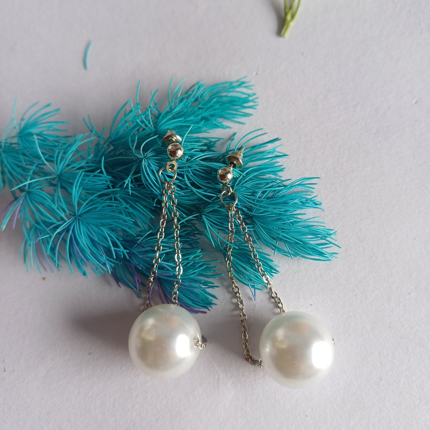 Loop Thread Pearl Earrings