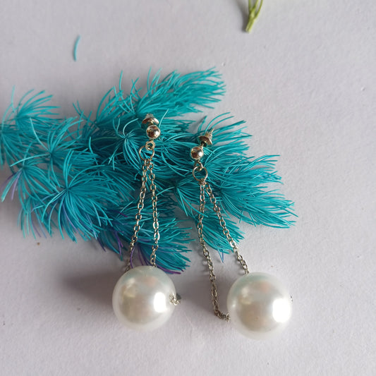 Loop Thread Pearl Earrings