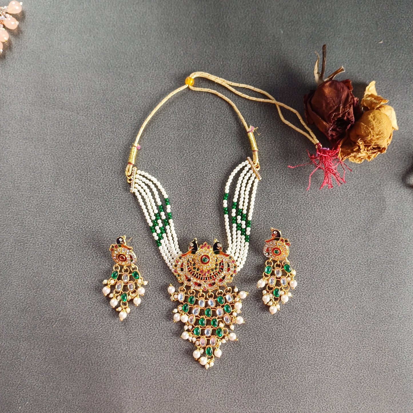 Emerald Gold Jewellery Set