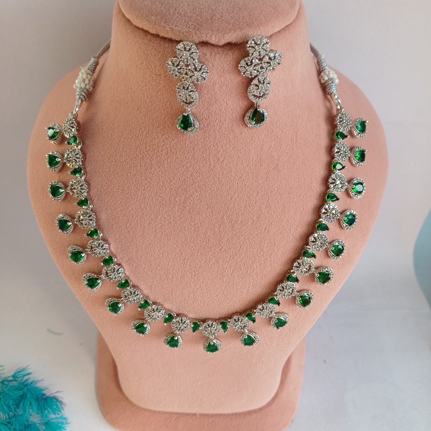 Emerald Diya Necklace Set