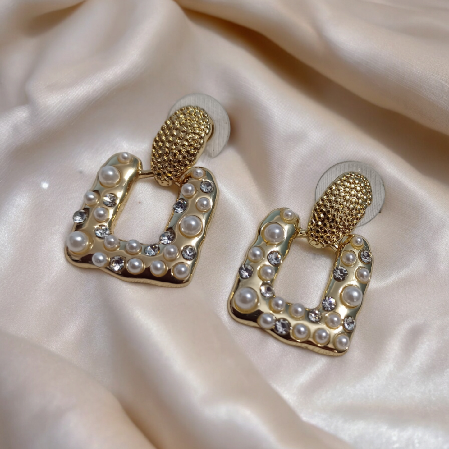 Myra Pearl Earrings